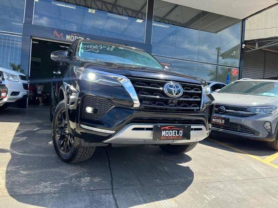 TOYOTA HILUX SW4 2.8 D-4D TURBO DIESEL SRX 7L 4X4 AUTOMÁTICO